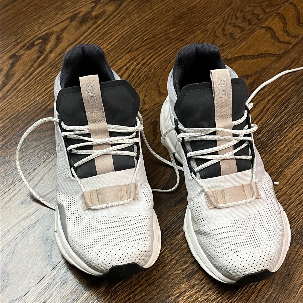 On cloud cloudnova - white/sand-W8